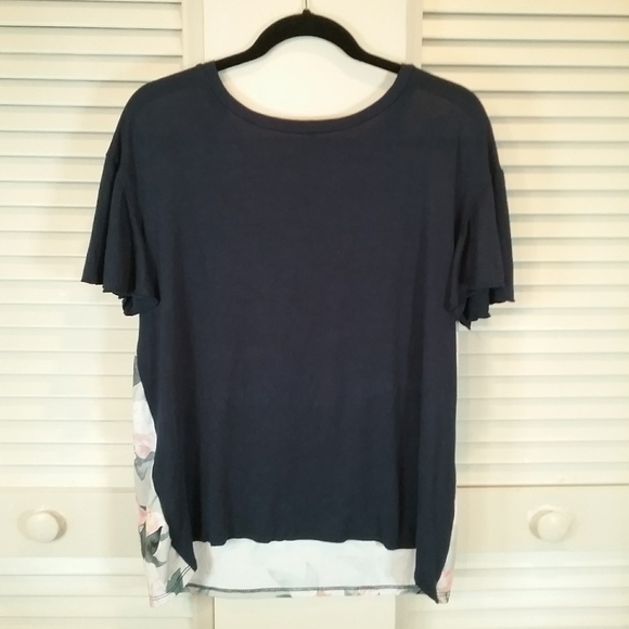 🌷*Navy & Floral short sleeve top NWOT - Picture 2 of 2